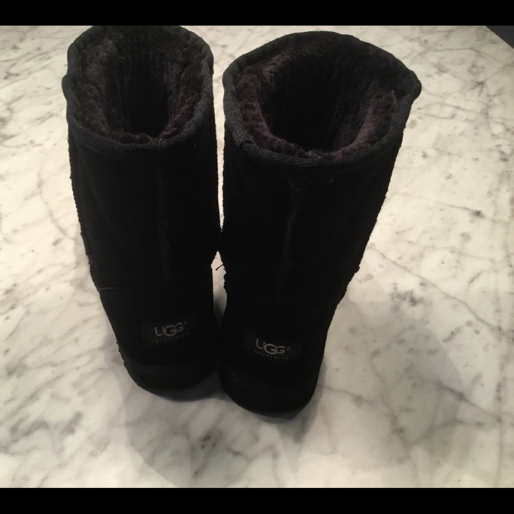 Black Ugg’s size 6